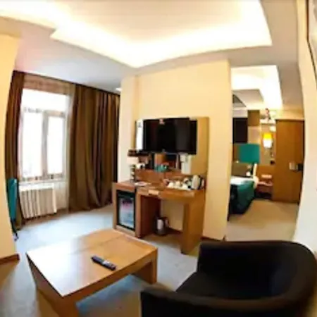 Hotel Collage Pera