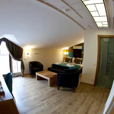 Collage Pera Istambul