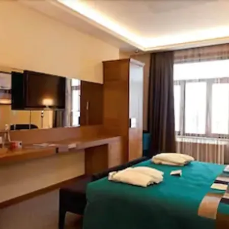 Collage Pera Istambul