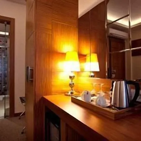 Collage Pera Hotel 4*