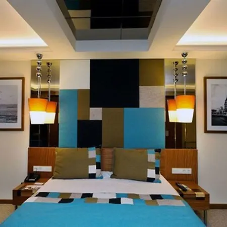 Collage Pera Istambul