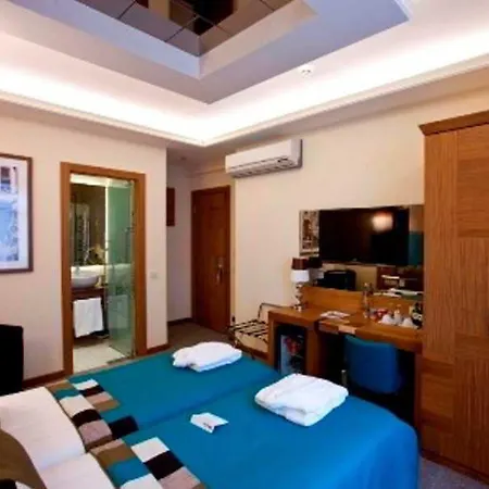 Hotel Collage Pera 4*