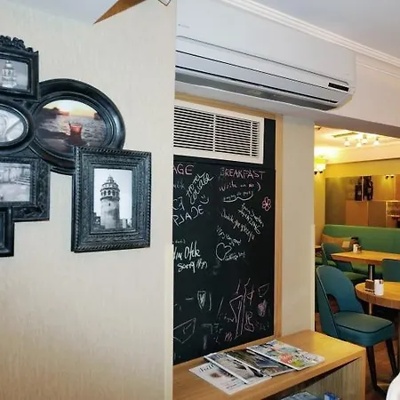 Hotel Collage Pera 4*