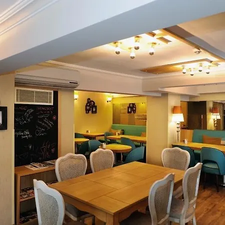 Hotel Collage Pera 4*