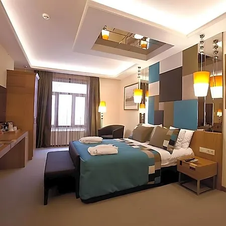 فندق كولج بيرا 4*