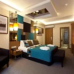 Hotel Collage Pera