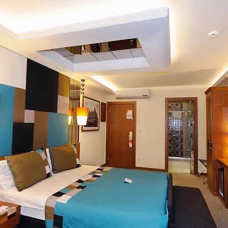 Collage Pera Hotel 4*