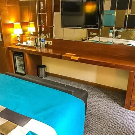 Collage Pera Hotel Istambul
