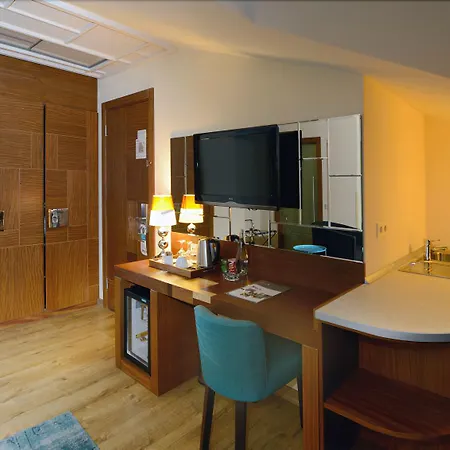 Hotel Collage Pera