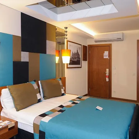 Hotel Collage Pera 4*